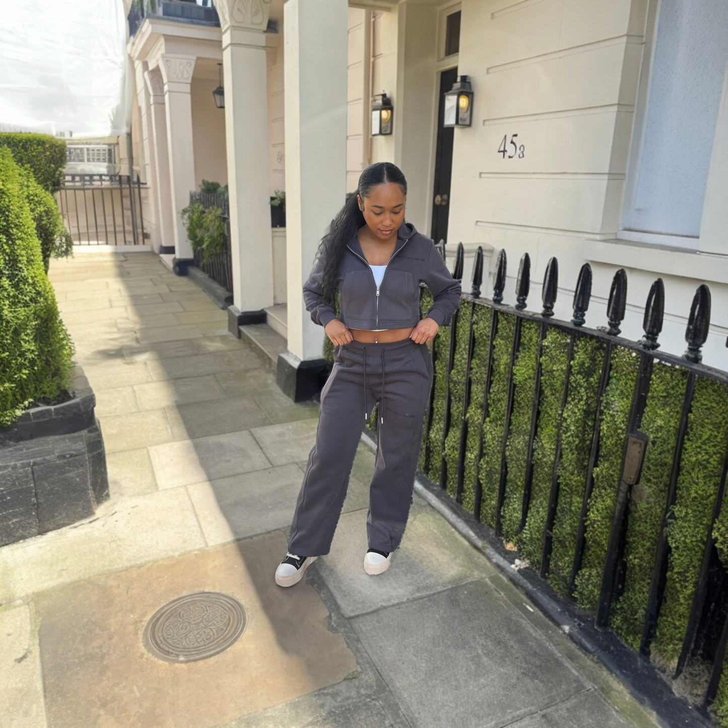 XI Édition Limitée Women's Cropped Zip Hoodie & Sweatpants Set - Charcoal